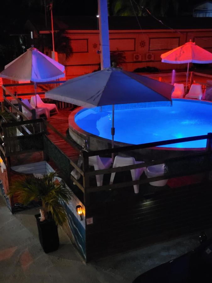 Luichy'S Seaside Hotel At Playa El Combate Bagian luar foto