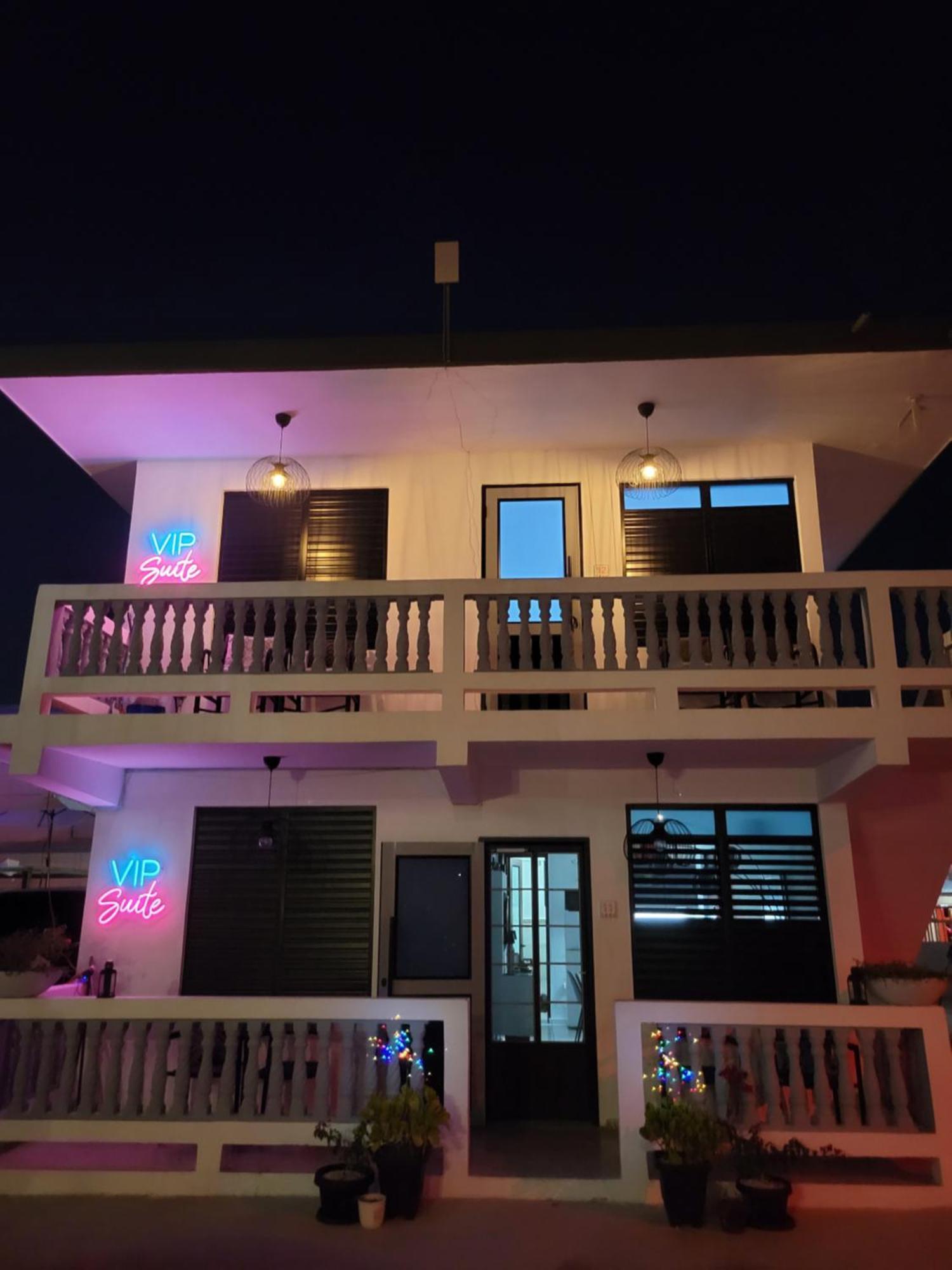 Luichy'S Seaside Hotel At Playa El Combate Bagian luar foto
