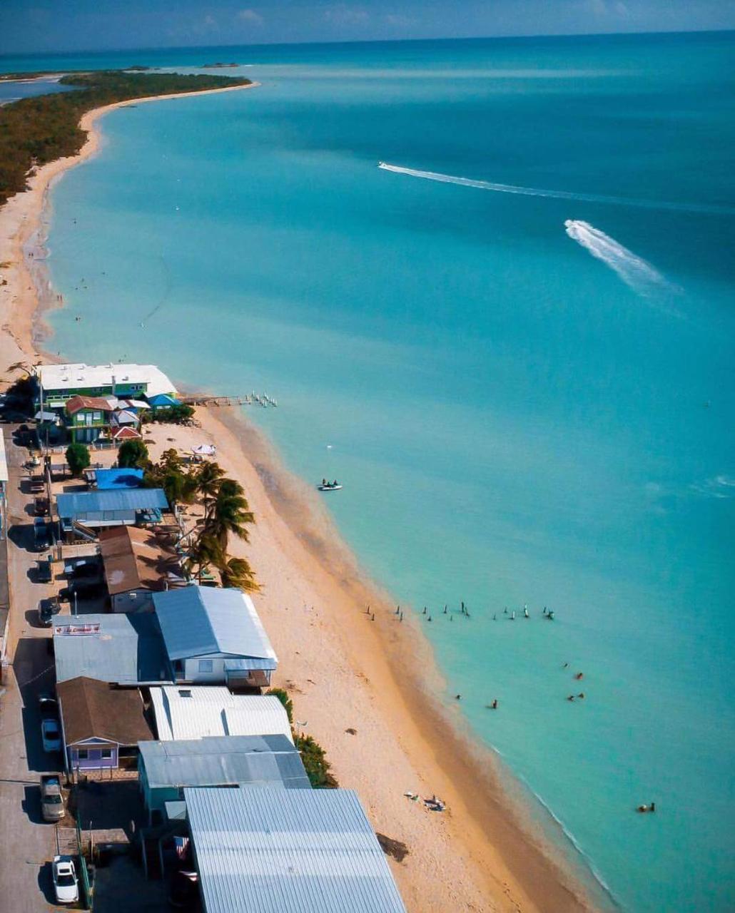 Luichy'S Seaside Hotel At Playa El Combate Bagian luar foto