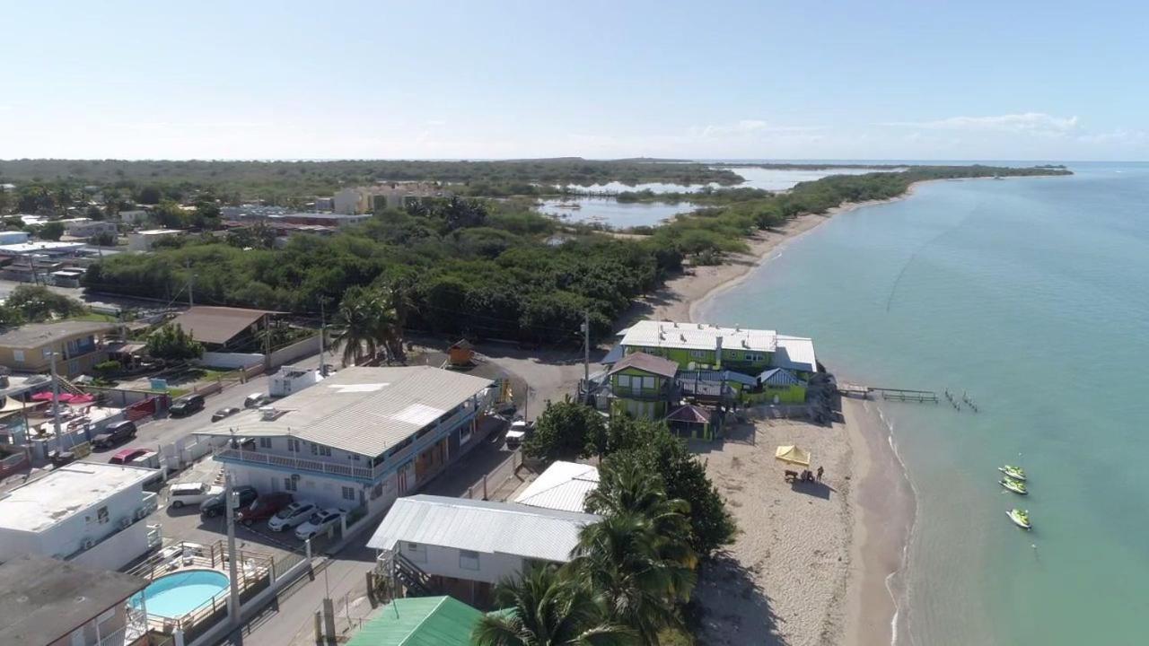 Luichy'S Seaside Hotel At Playa El Combate Bagian luar foto